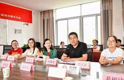 点亮心灯 情满校园 --- 余杭民进第一支部、余杭文学少年读本编辑部、区妇联昀想公益组织六一节前夕赠书活动